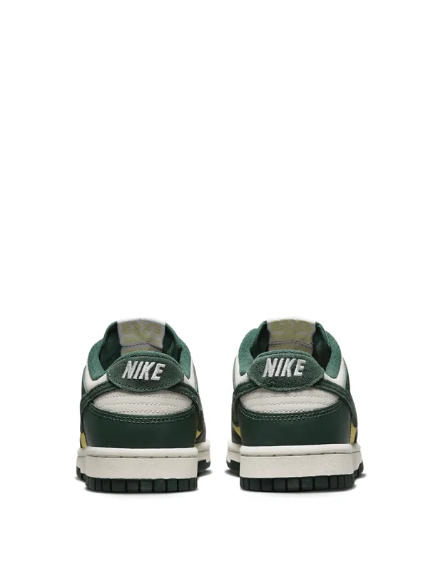 Nike Dunk Low SE Noble Green.