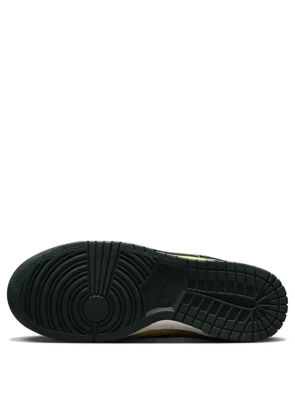 Nike Dunk Low SE Noble Green. 1 1